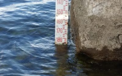 Non piove e il lago torna a scendere